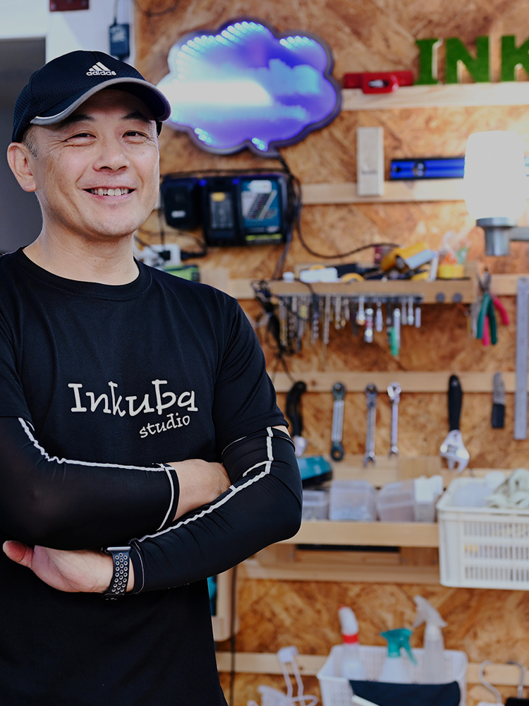 地域密着で迅速対応可能な看板店。小物から大物まで幅広くなんでも作っています。ステッカー一枚からでもご依頼ください。